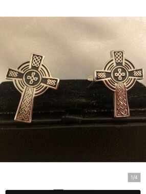 NWOT Celtic cuff links cross design